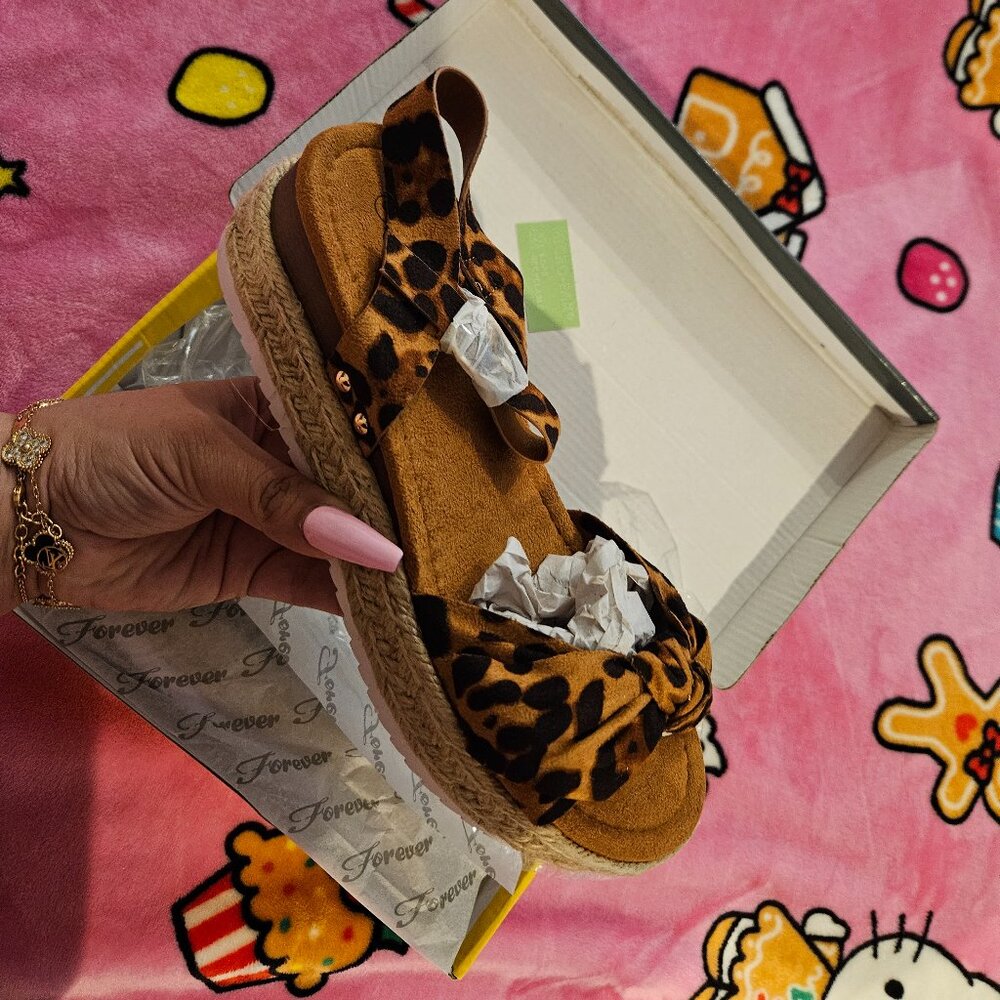 BNWT Forever Leopard print Sandals size 9